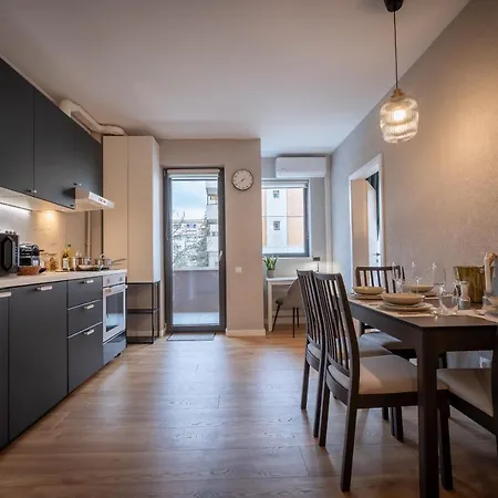 Modern Urban Escape @the Office With Parking Space Apartament *